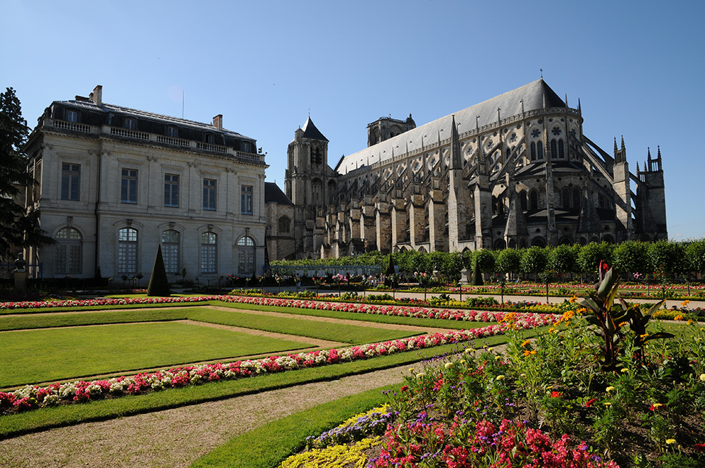 RESTO FRANCE EXPERTS FÊTE SON DEUXIÈME PRINTEMPS À BOURGES LES 24 ET 25 JUIN PROCHAINS. QUE LES 24H COMMENCENT !