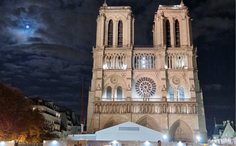 LOCACUISINES mécène de la reconstruction de Notre-Dame de Paris